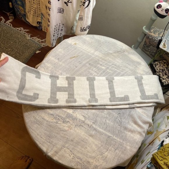 Fundraiser Item-AEROPOSTALE Knit scarf “chill out” gray and white - Picture 5 of 10